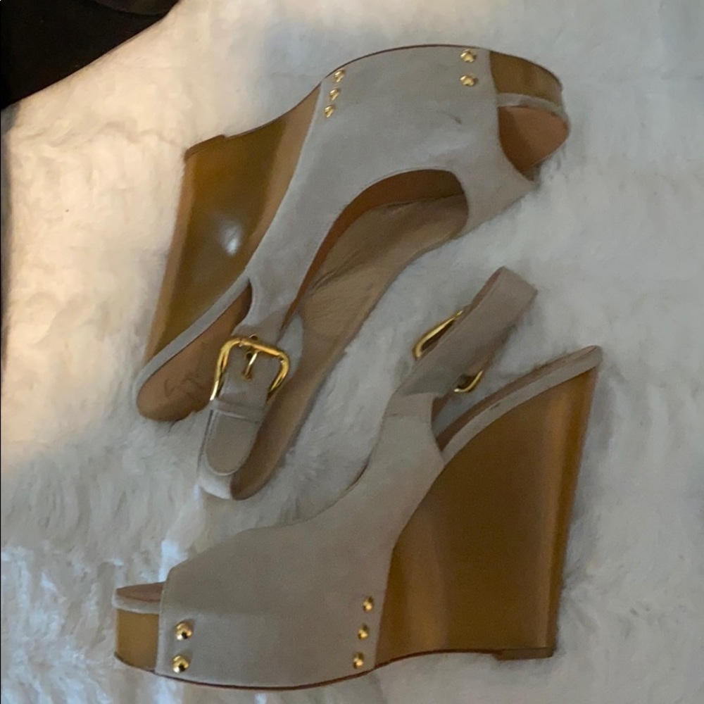 Like new! Giuseppe Zanotti cream wedges!